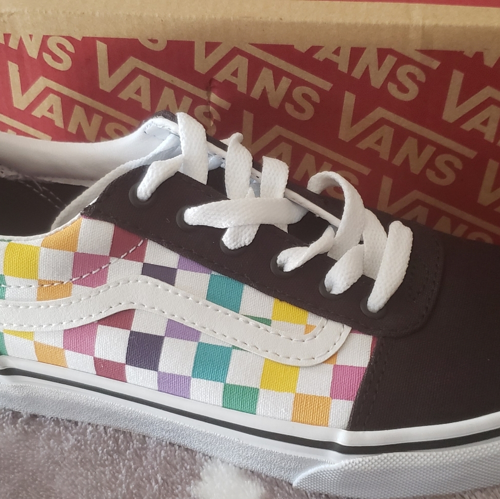 girl brand new vans